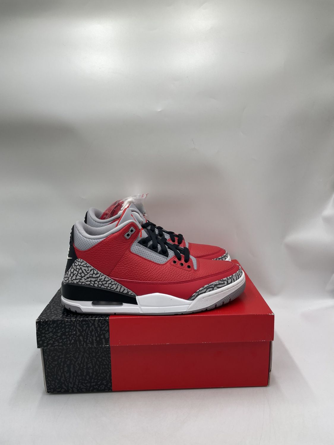 Jordan Retro Fire Red Cement Nike Chi Aftermarket