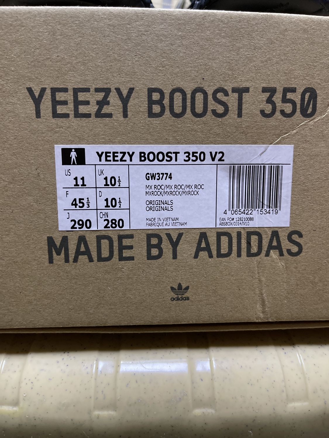 Yeezy boost 350 hot sale v2 zebra box