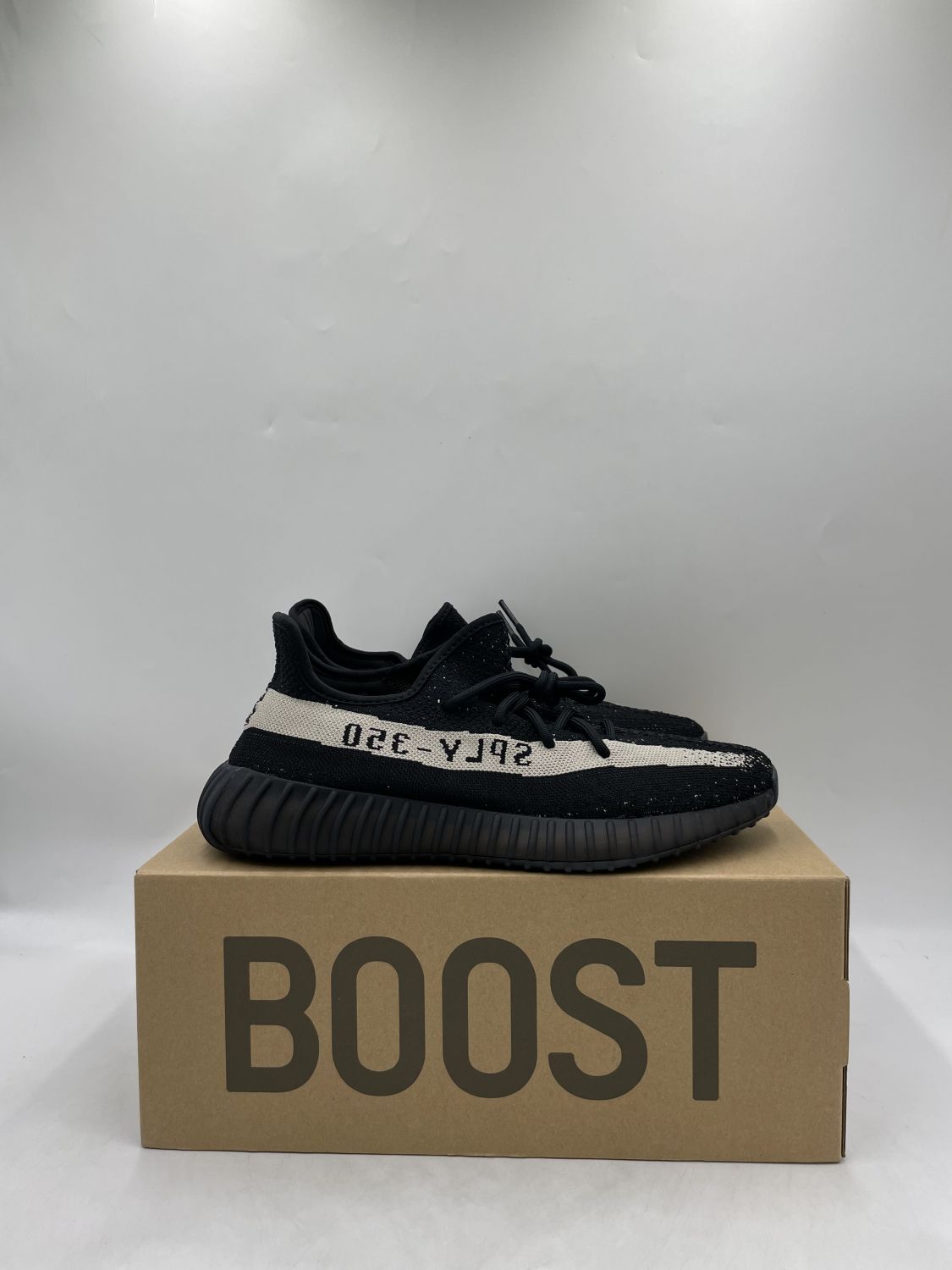 Harga yeezy boost on sale 350 v2 black