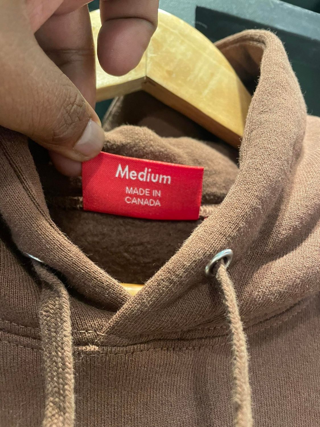 Supreme Bling Box Logo Hoodie Brown in store now!☕️✨ Size L