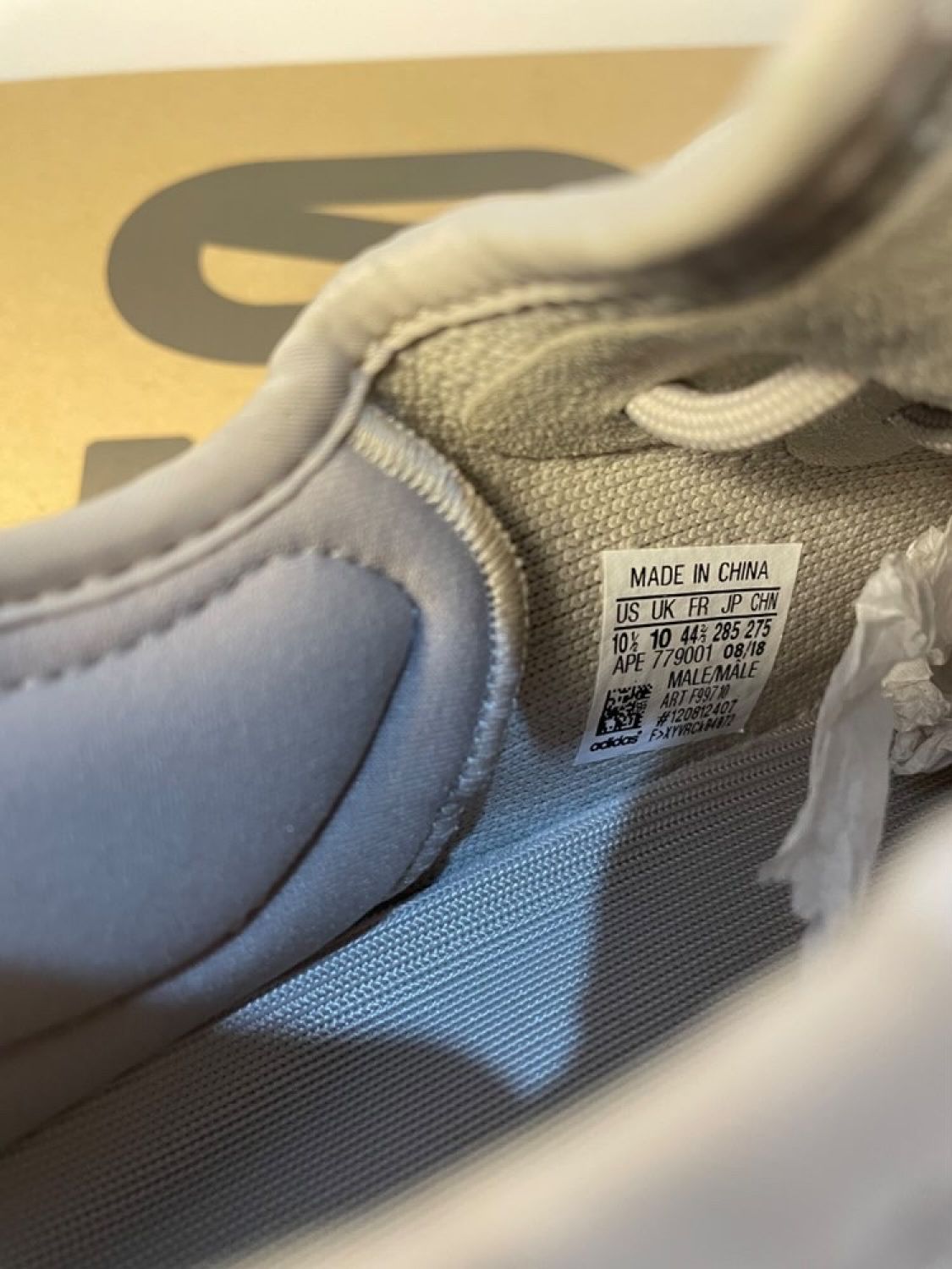 Adidas yeezy deals 44 18