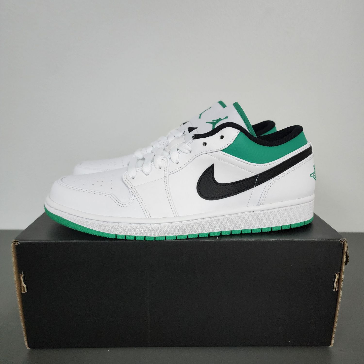 jordan 1 low white lucky