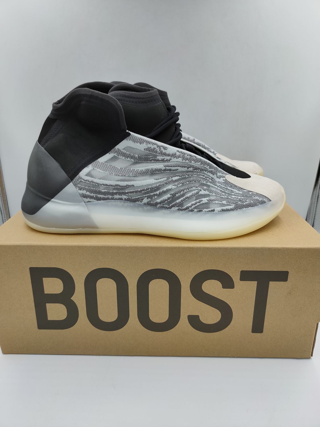 Adidas Yeezy Quantum Lifestyle Model AfterMarket