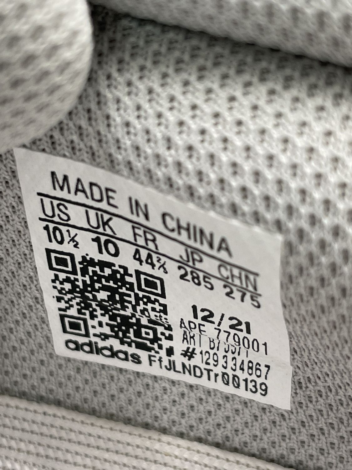 Yeezy 700 deals size tag