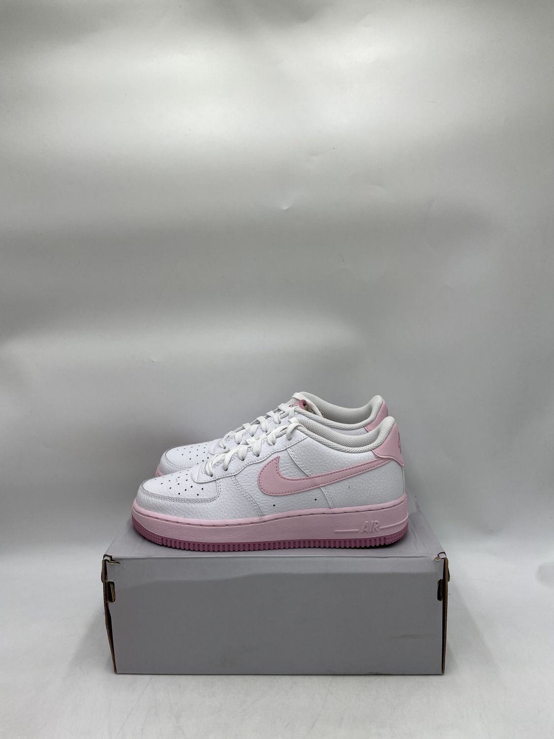 Blush pink nike air force hotsell