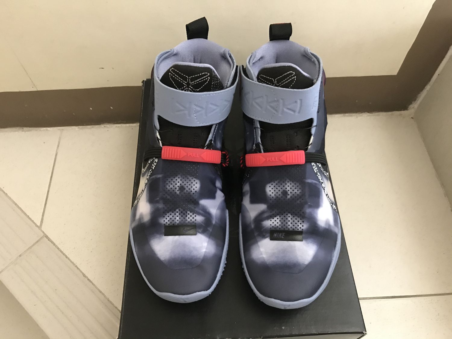 kobe ad vast grey