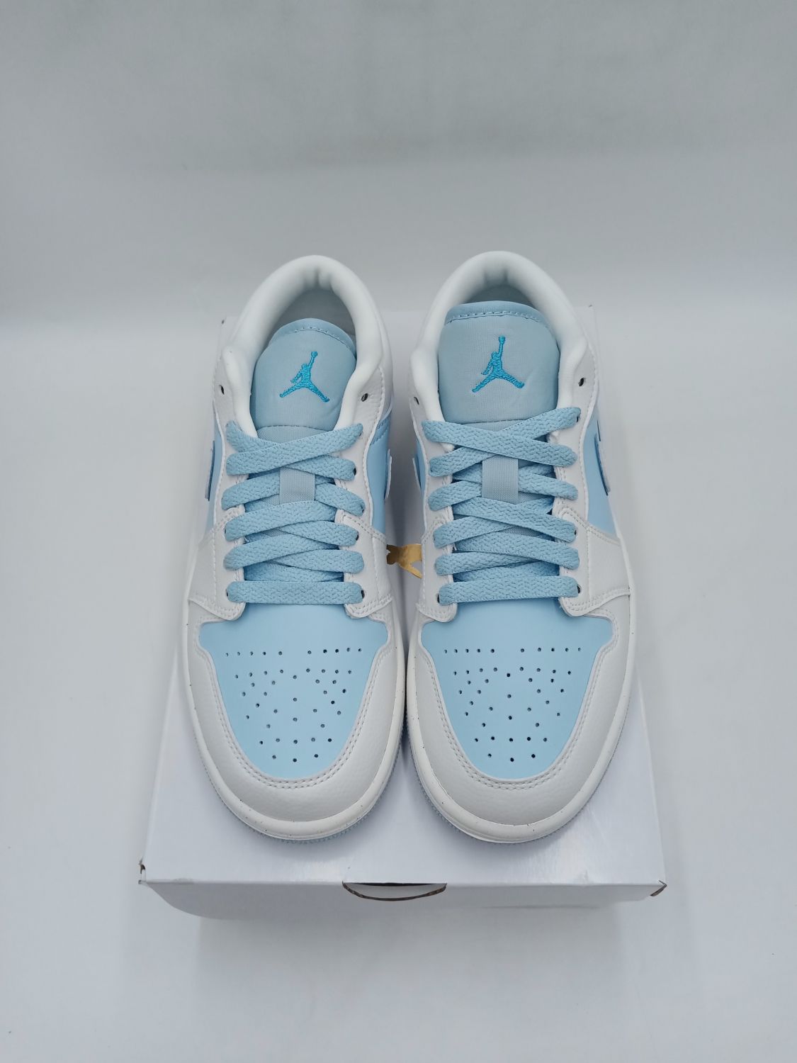 Store Jordan 1 Low Reverse Ice Blue, Size Women's 8.5