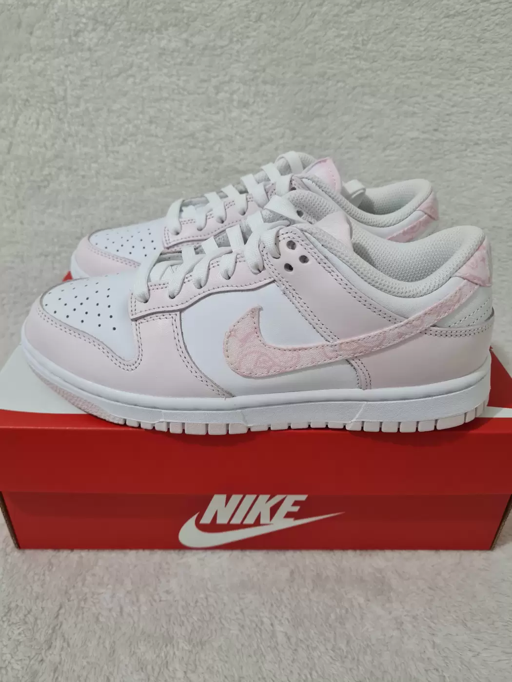 nike dunk low sakura pink