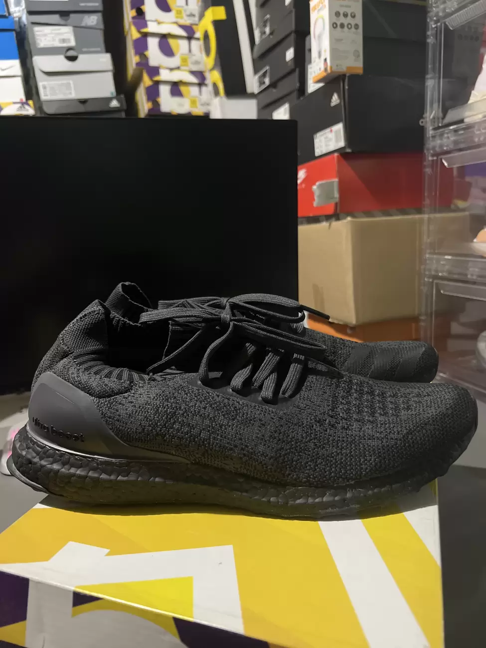 Ultra boost uncaged outlet triple black ราคา