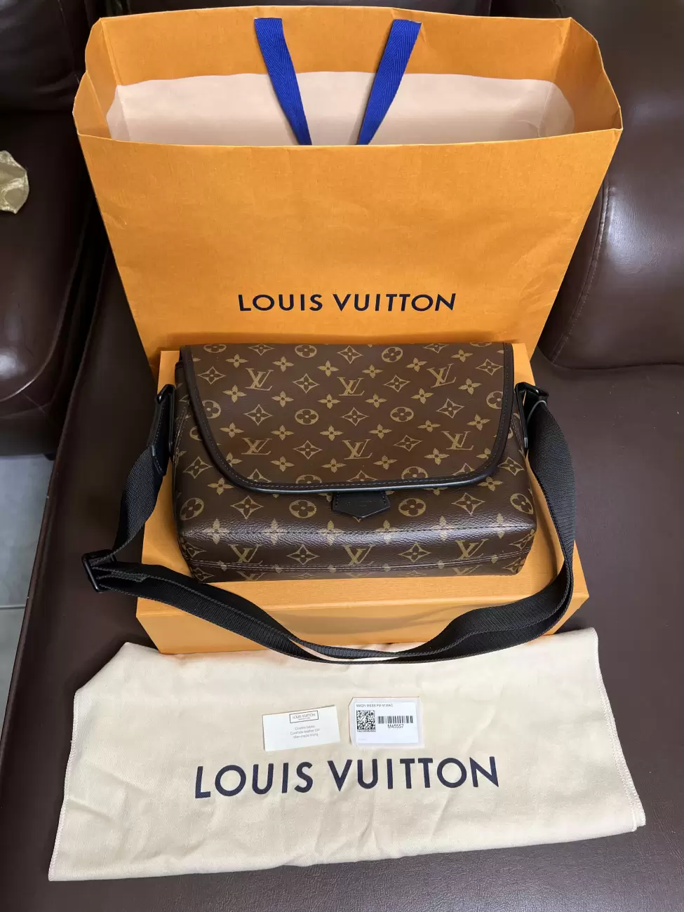 Shop Louis Vuitton Magnetic messenger (M45557) by design◇base