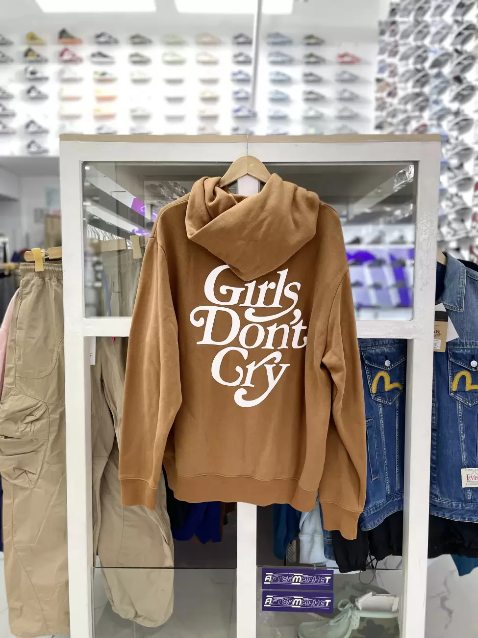 ⭐️美品⭐️girls don't cry hoodie brown large Girls Dont Cry Brown Hoodie | AfterMarket