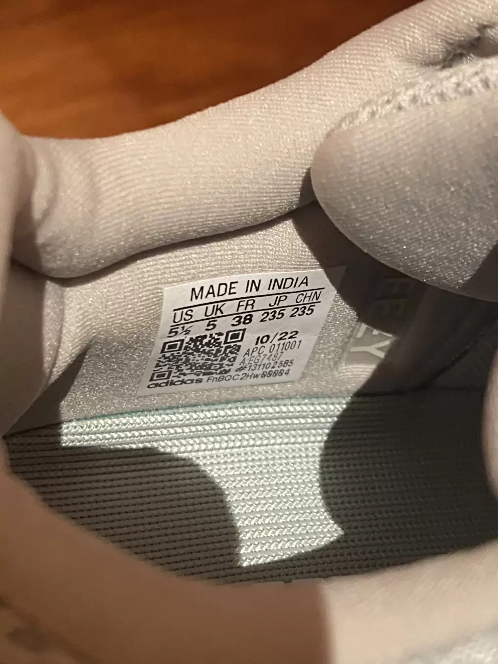 Yeezy 75 fake 2025