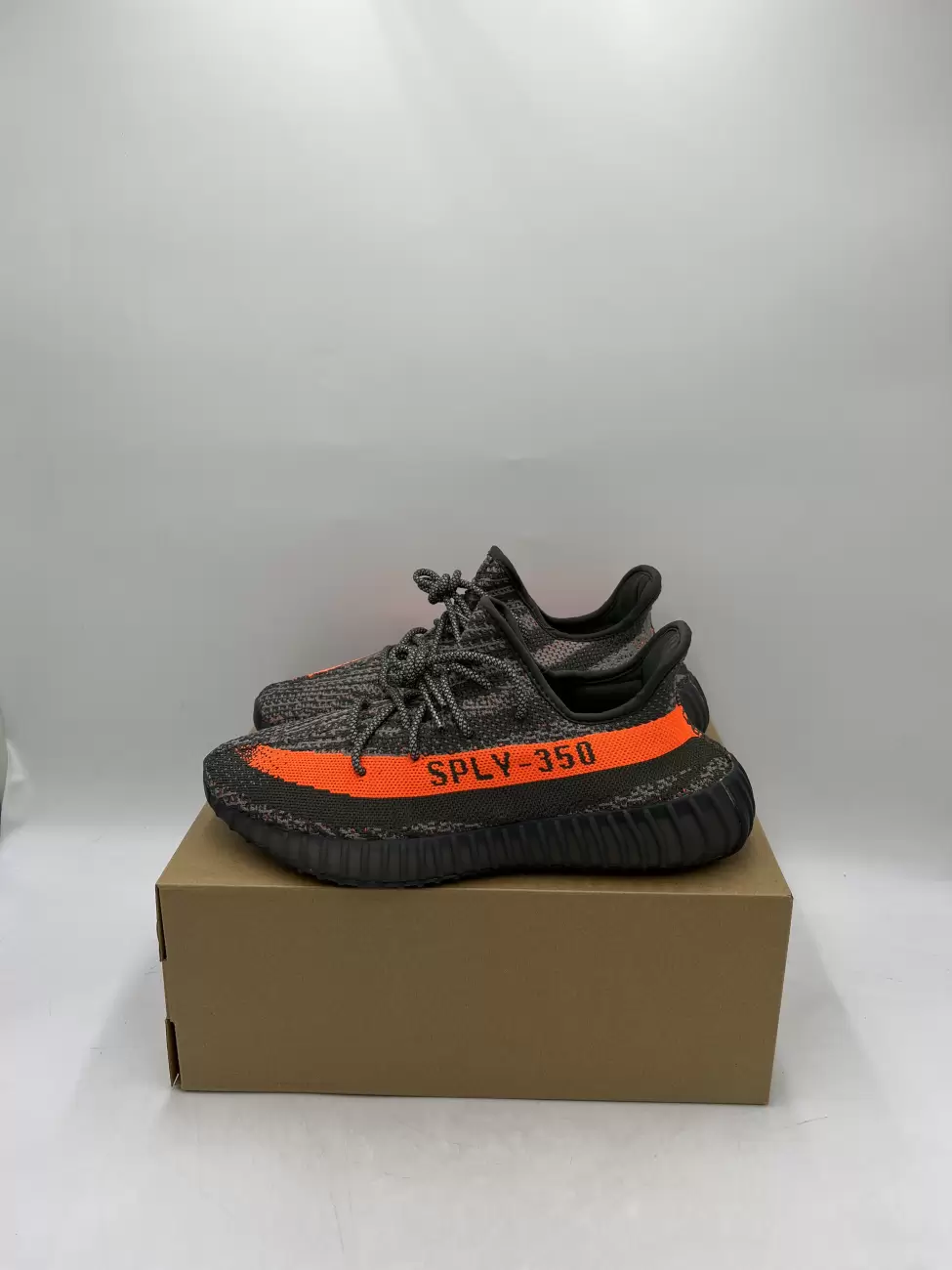 Yeezy Boost 350 V2 Carbon Beluga HQ7045, 7.5 M