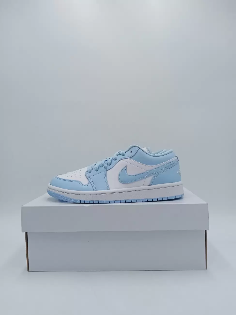 Air jordan 1 sales bianche e azzurre