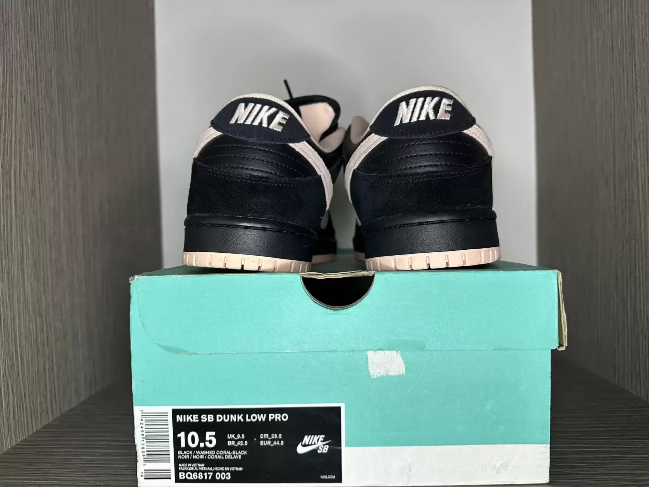 Nike sb dunk sales black washed coral