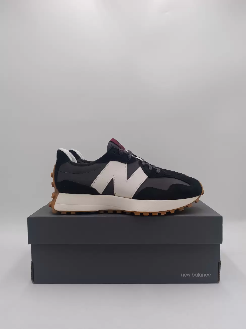★関税/送料込★ New Balance★ Women's 327 Black Moonbeam WMNS) New Balance 327 'Black' WS327KC