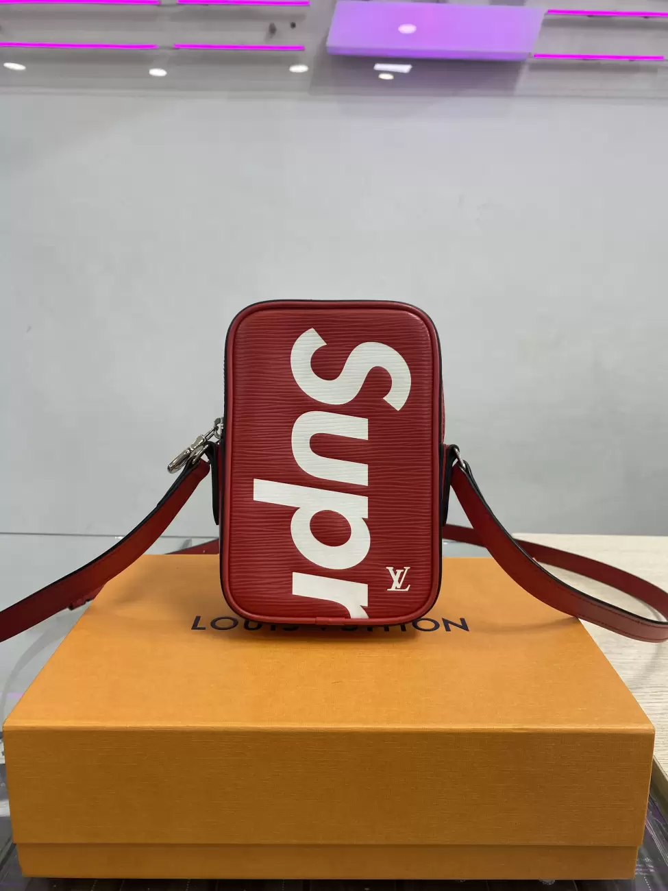 Supreme louis vuitton outlet crossbody