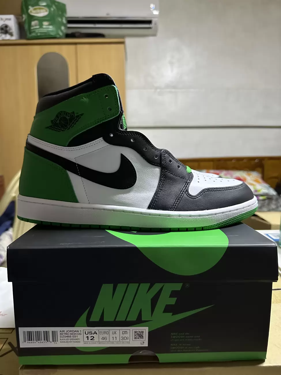 Fake pine green jordan 1 best sale