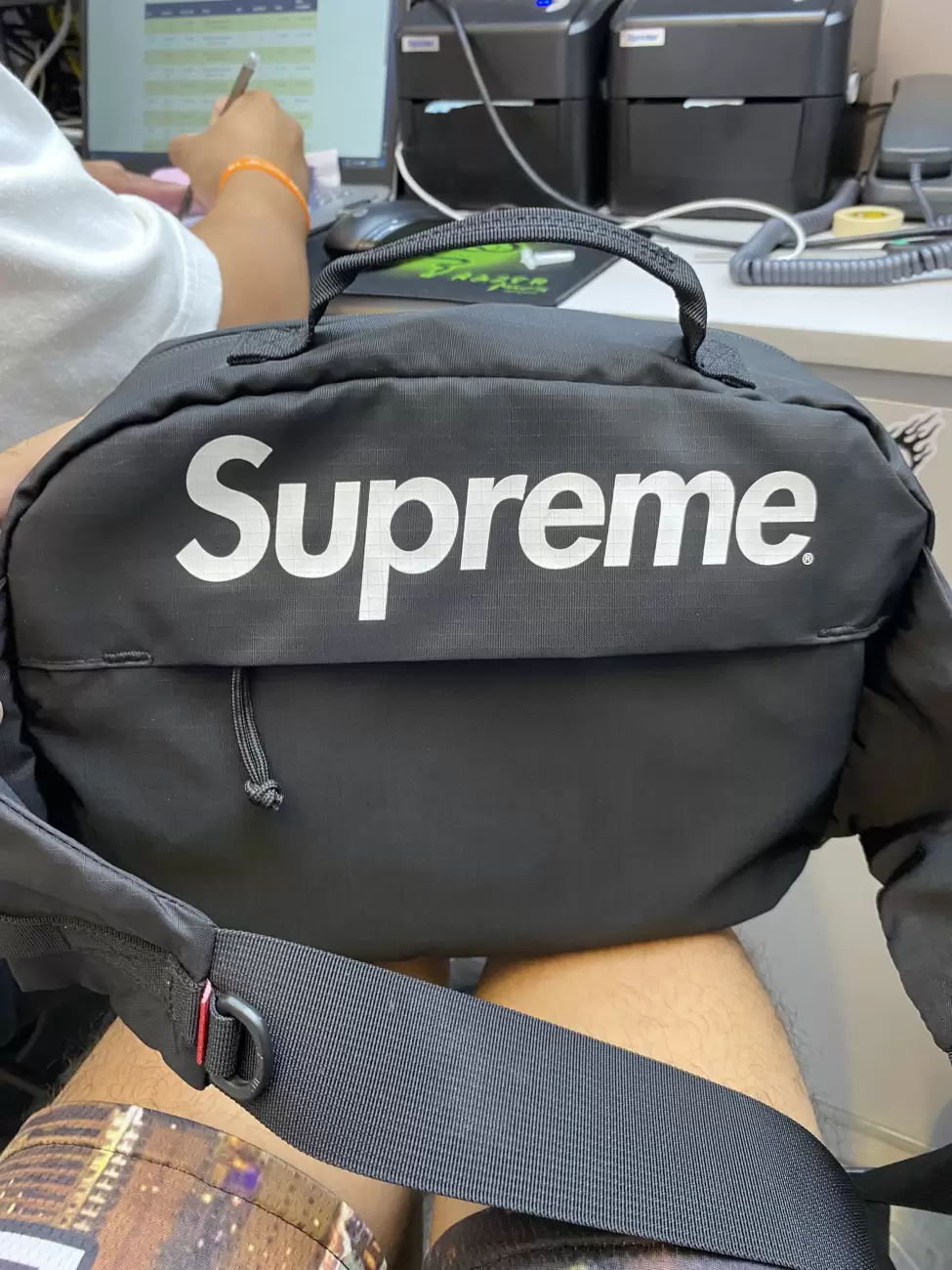 Dhgate hot sale supreme bag