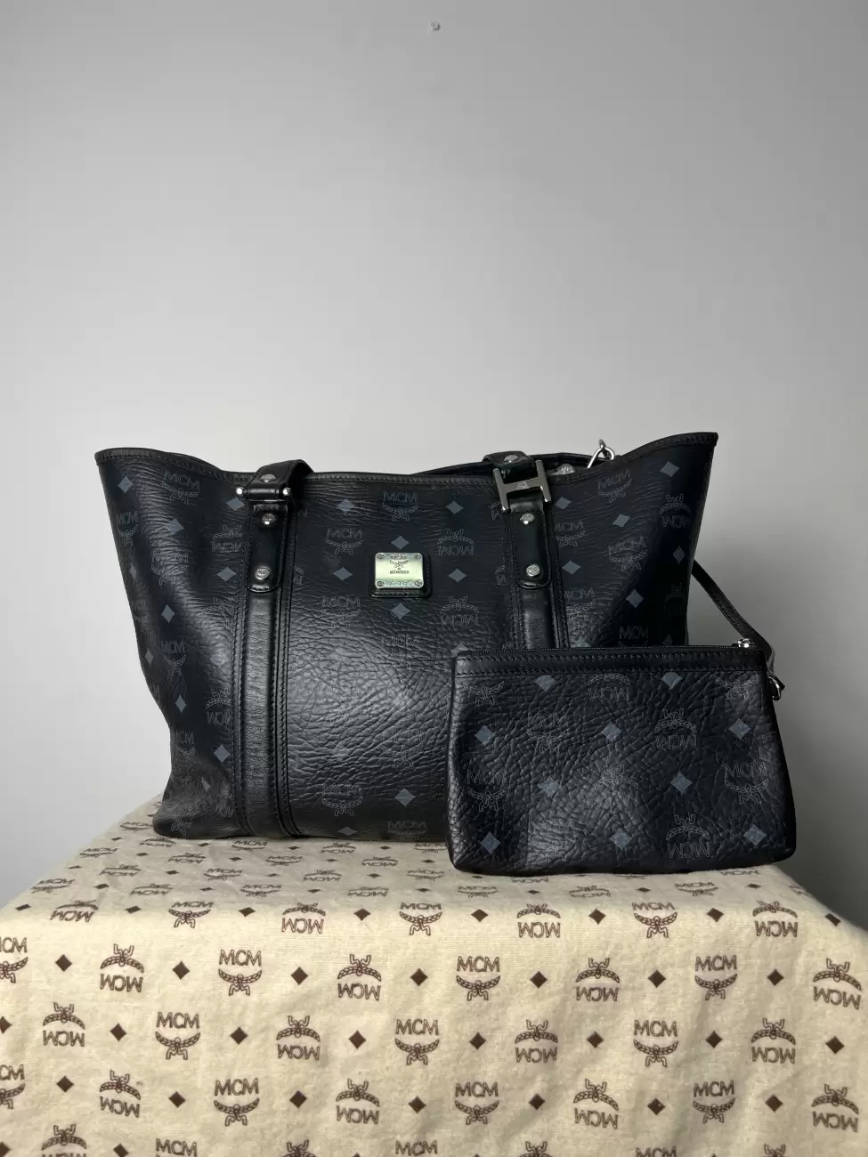 Mcm black leather online tote bag