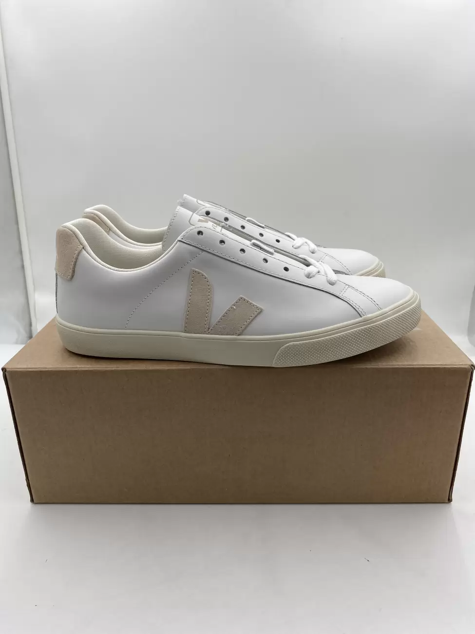 Veja esplar white on sale natural