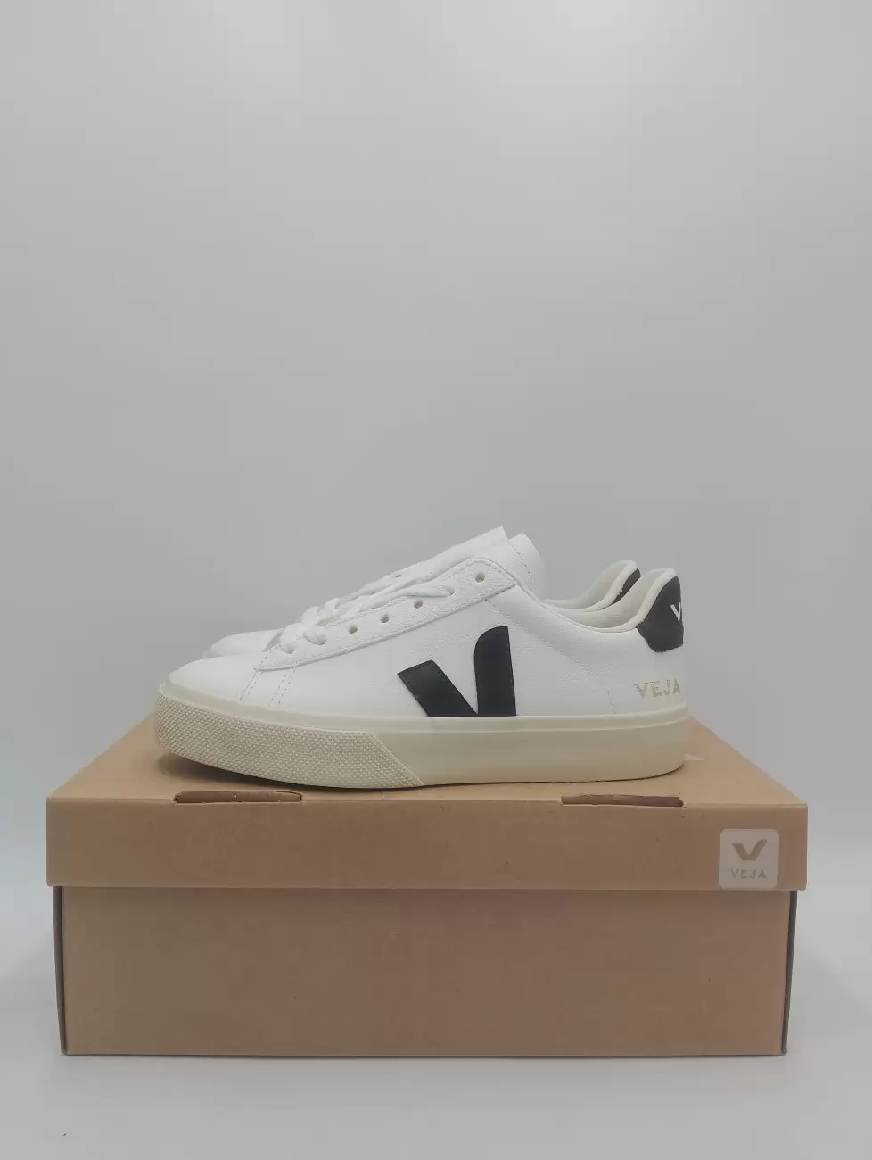 Veja campo best sale white black