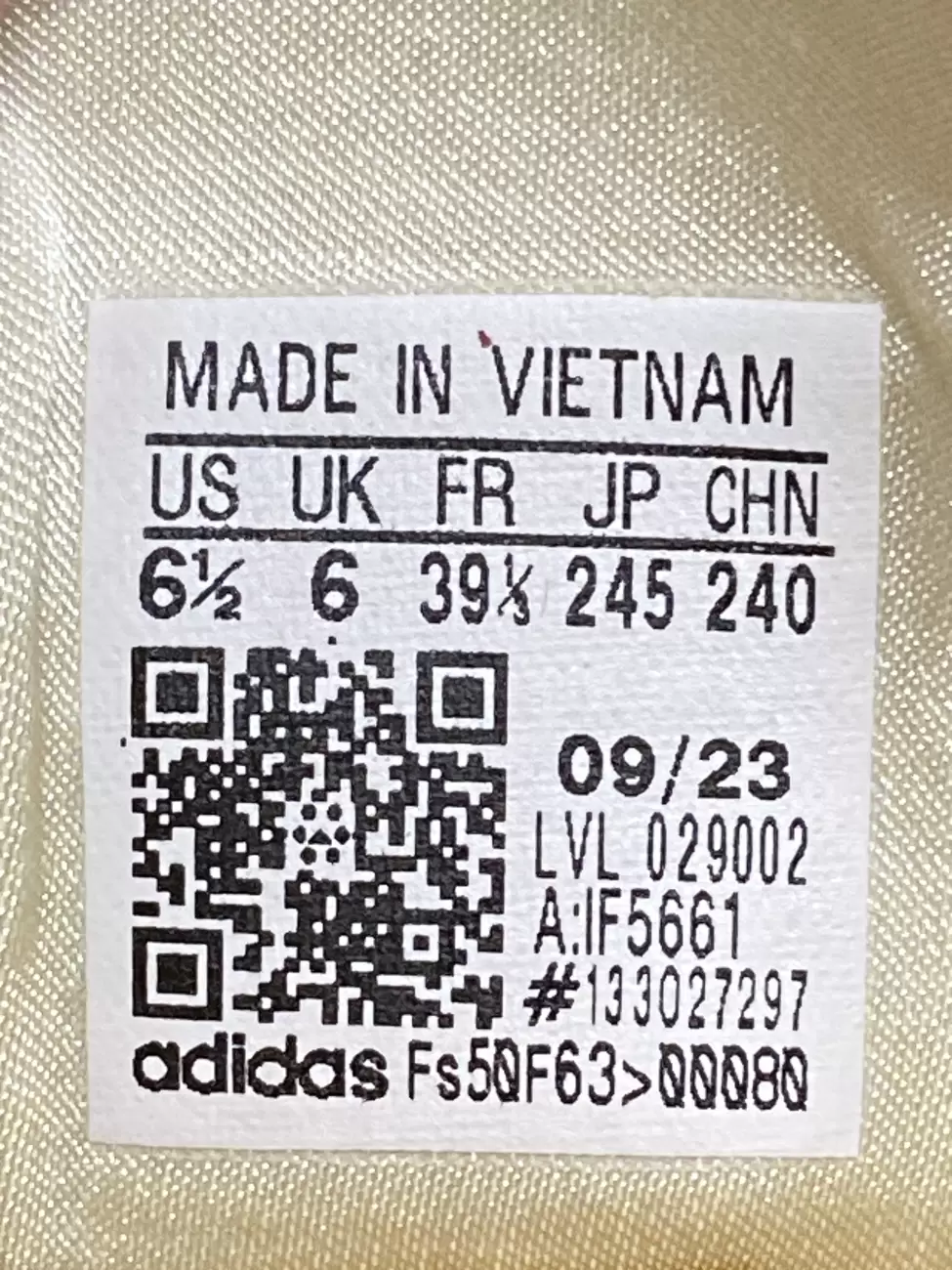 Adidas shoes qr code letra hotsell