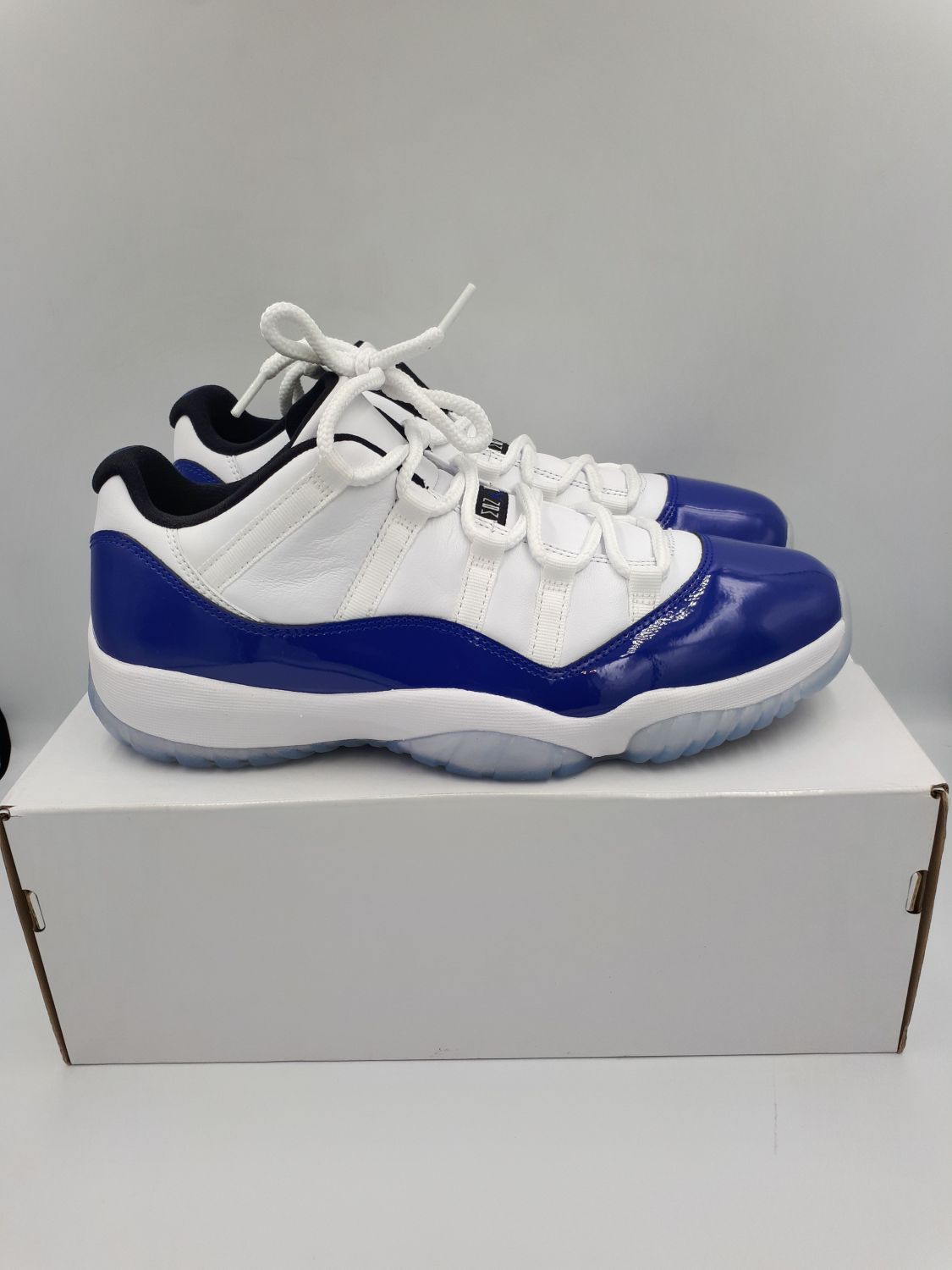 jordan 11 retro low white concord