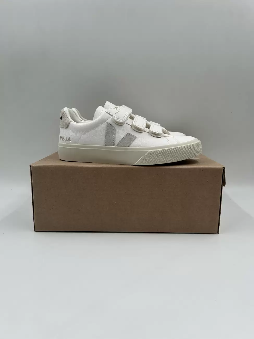 Veja Recife Chromefree Leather White Natural womens AfterMarket