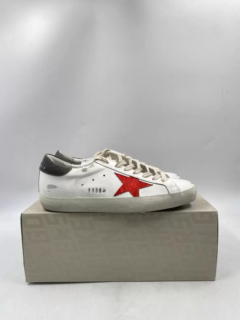 Golden goose clearance with red star