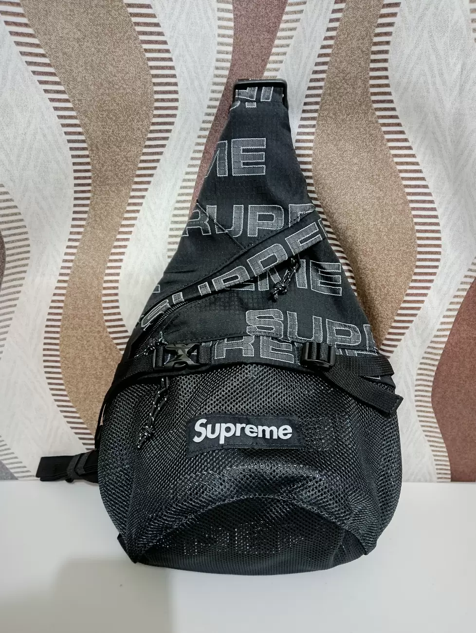 バッグ 2020/Supreme Sling bag black FW20 Supreme Sling Bag Black Backpack Waist Shoulder bag