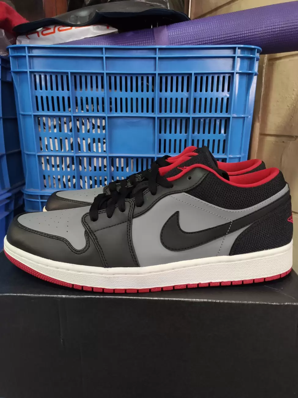 Air jordan 1 black red and shops blue