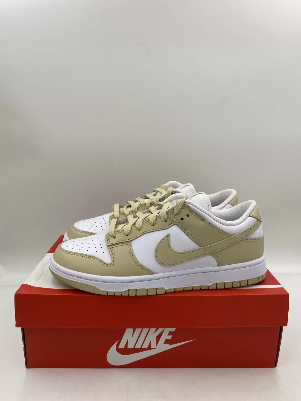 Nike white deals oatmeal dunk low