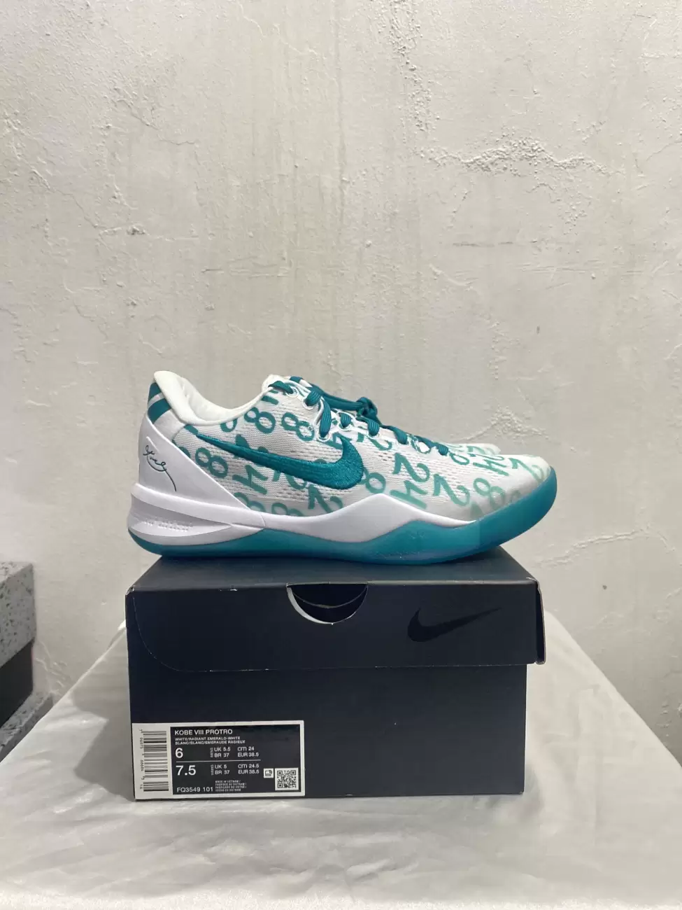 Kobe hot sale shoes 215