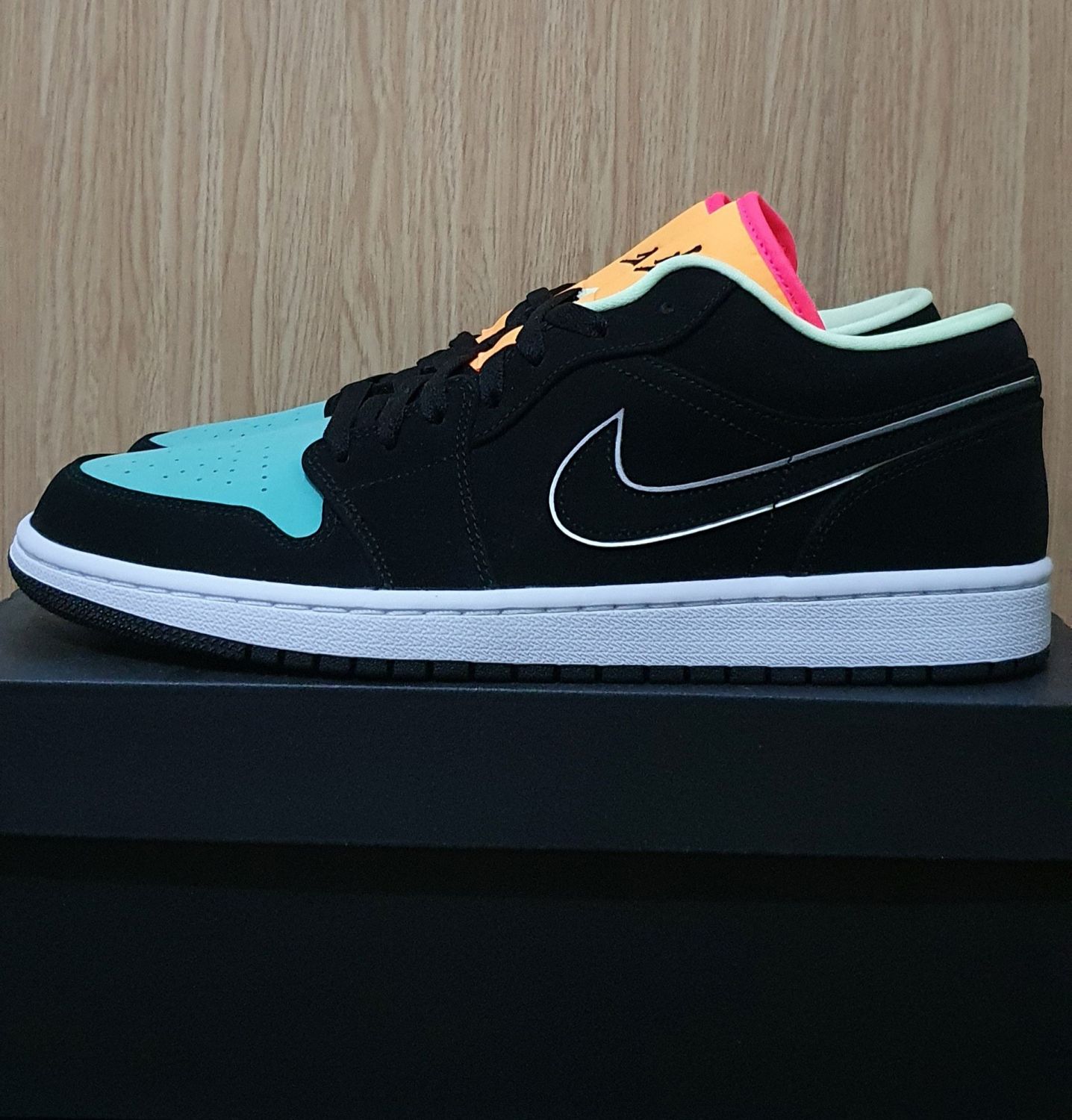 aj 1 aurora