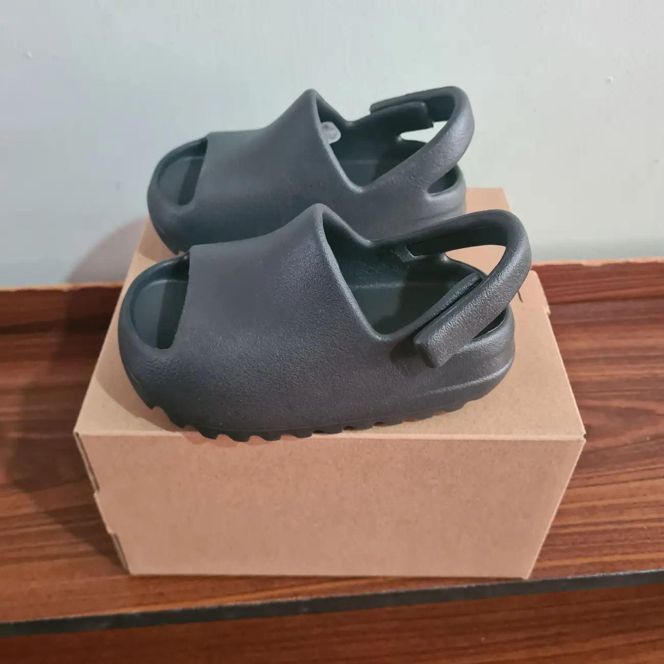 Yeezy Slide retailer Infant Resin size 7K brand new