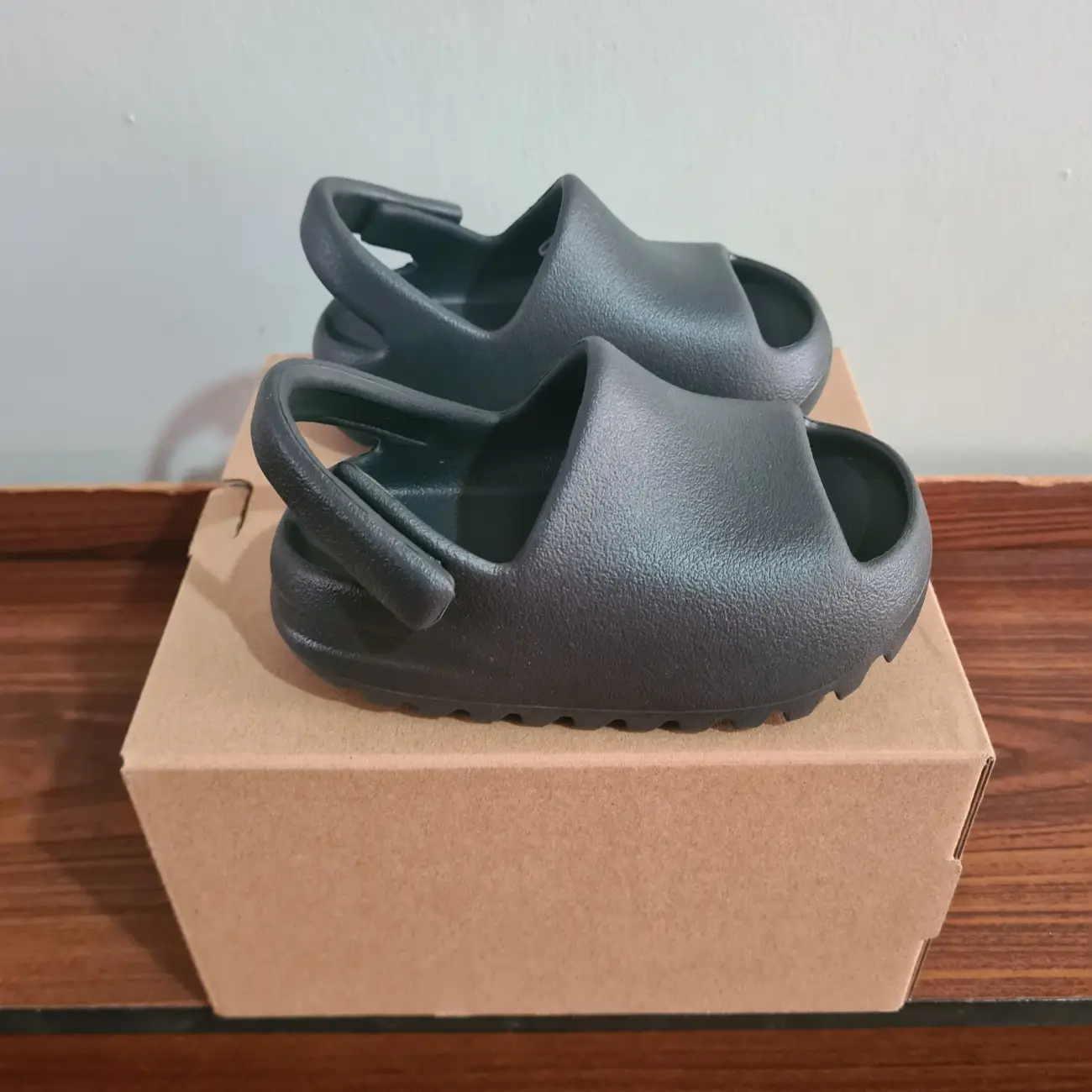 Authentic Yeezy slides size 7c