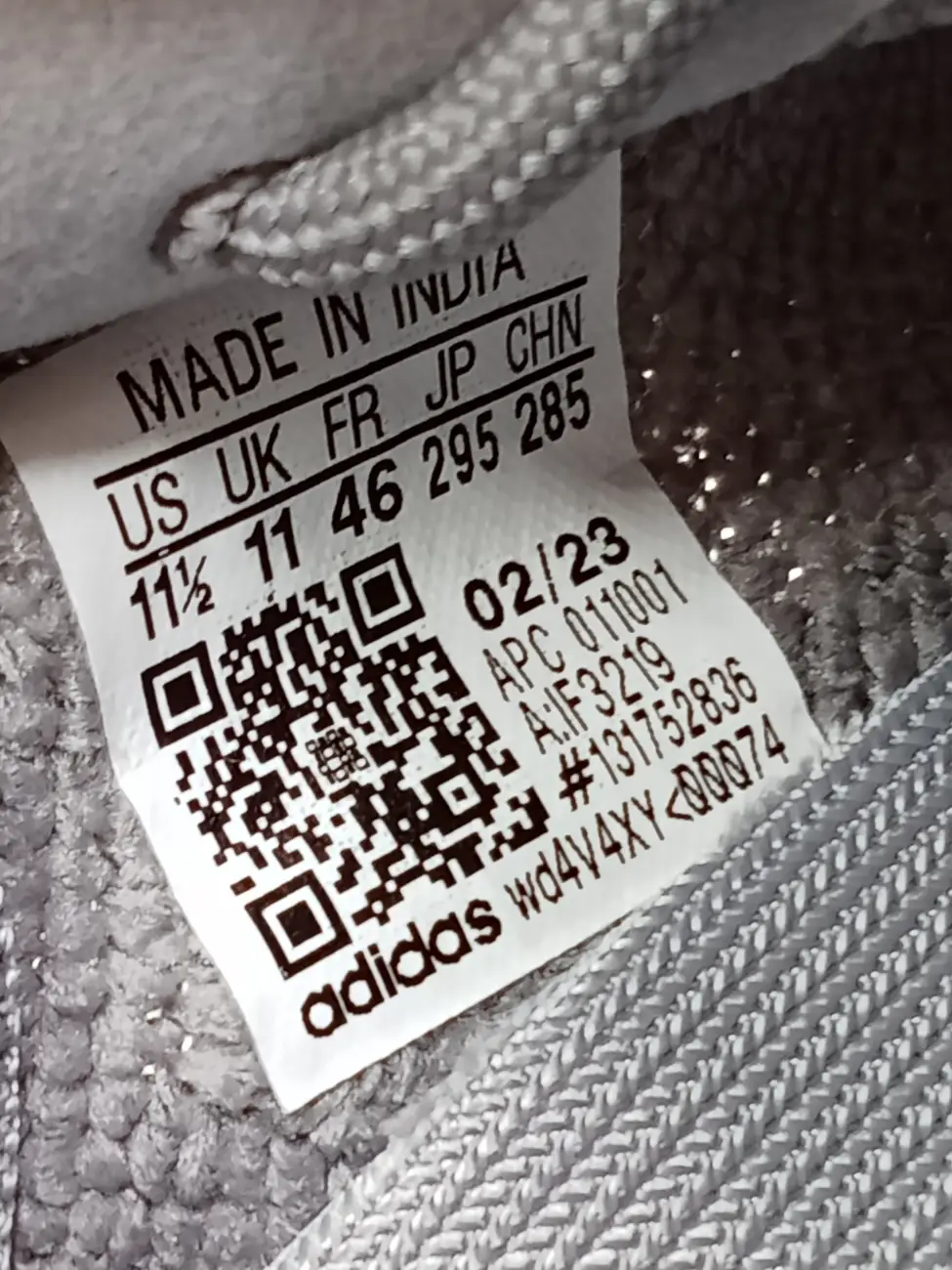 Yeezy wave runner size tag cheap