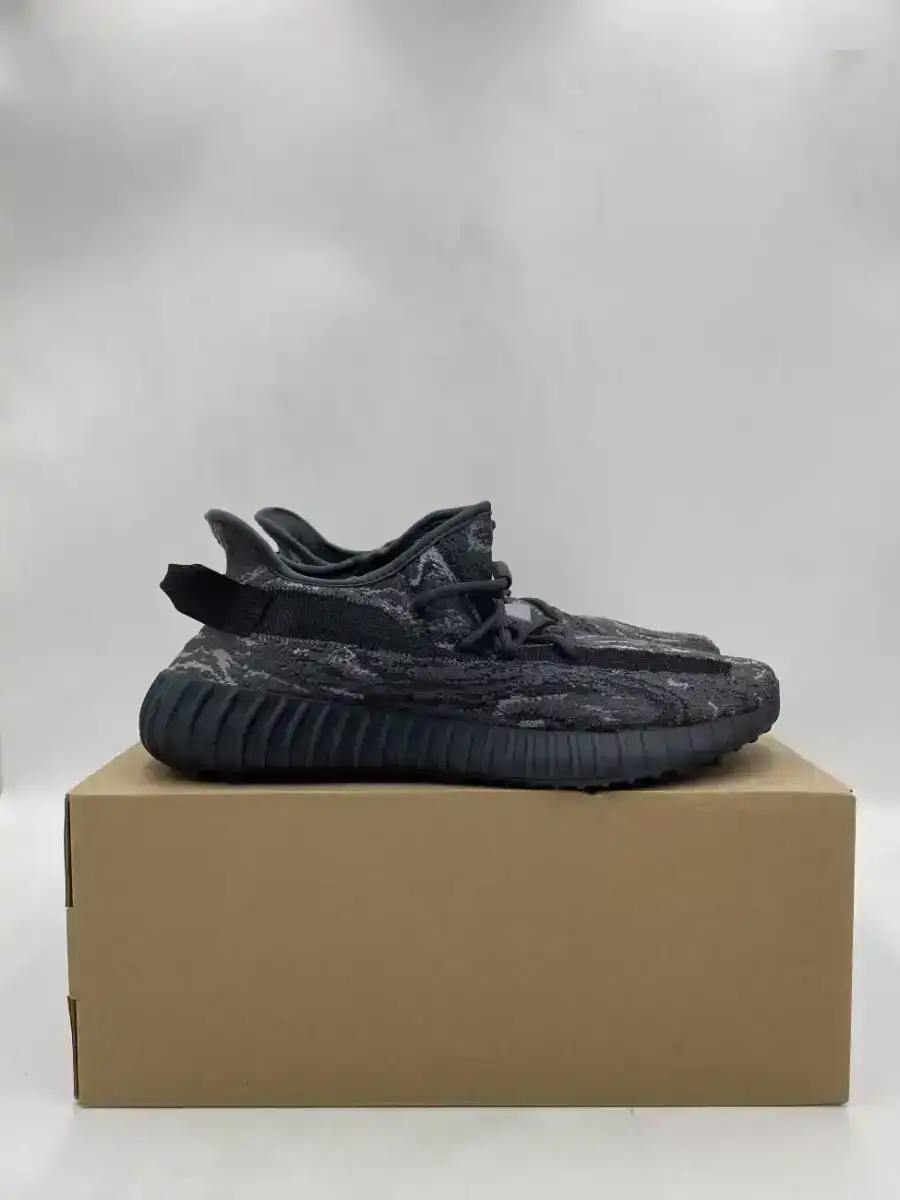 Kith yeezy black reflective online