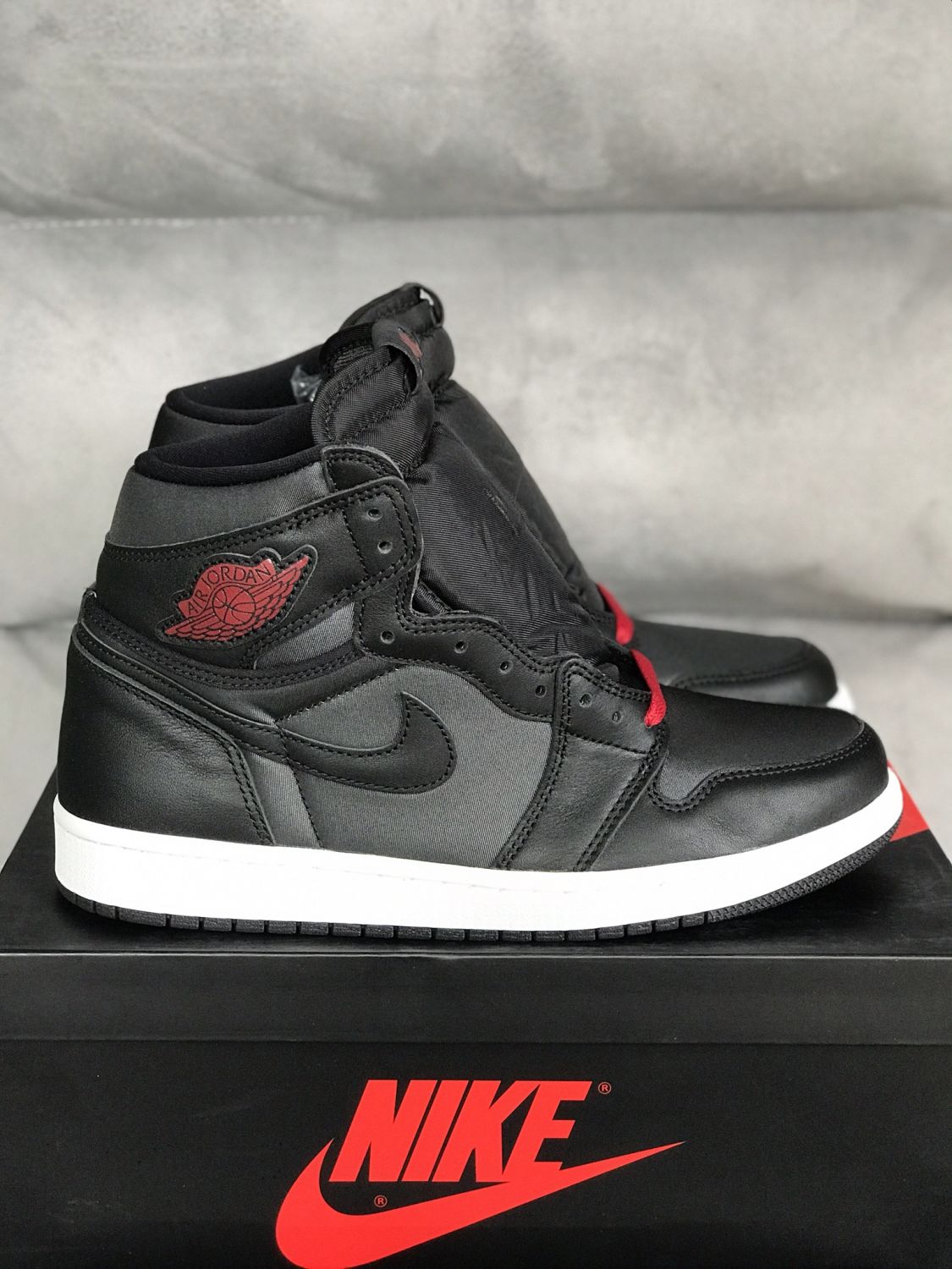 nike air jordan 1 retro high black gym red satin