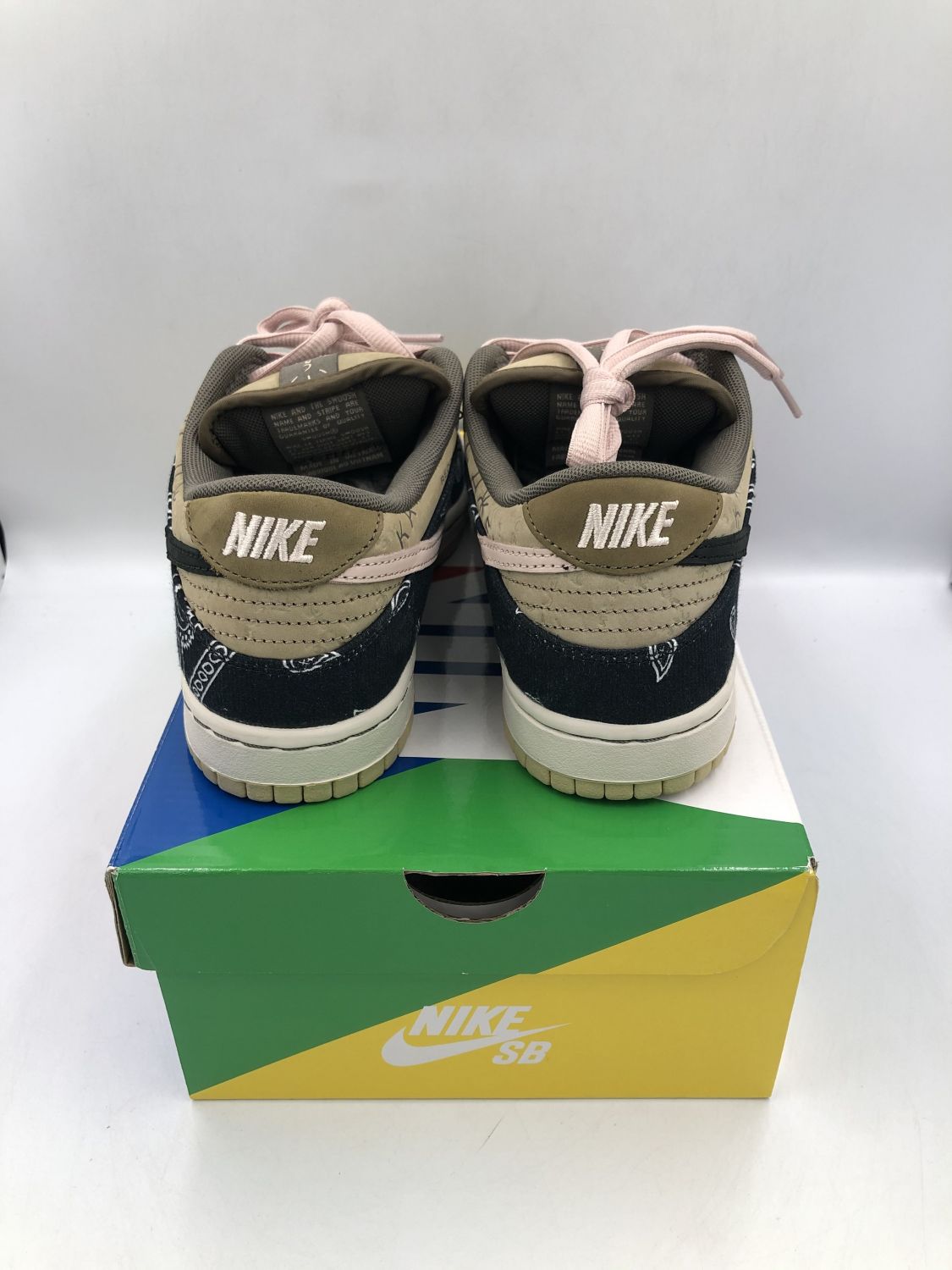 sb dunk travis scott box