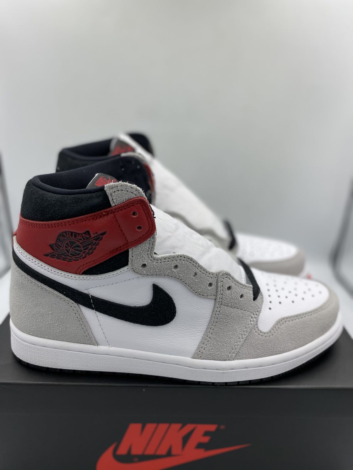 Jordan 1 light smoke best sale grey mujer