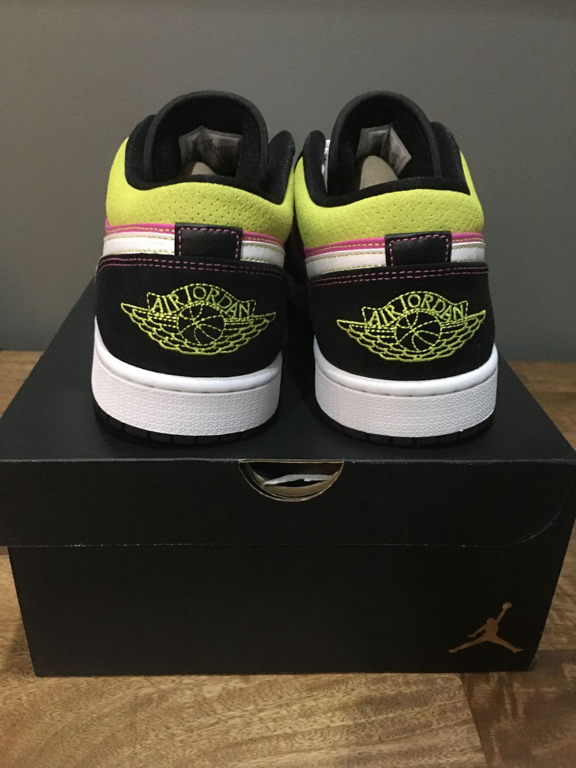 jordan 1 low black active fuchsia cyber