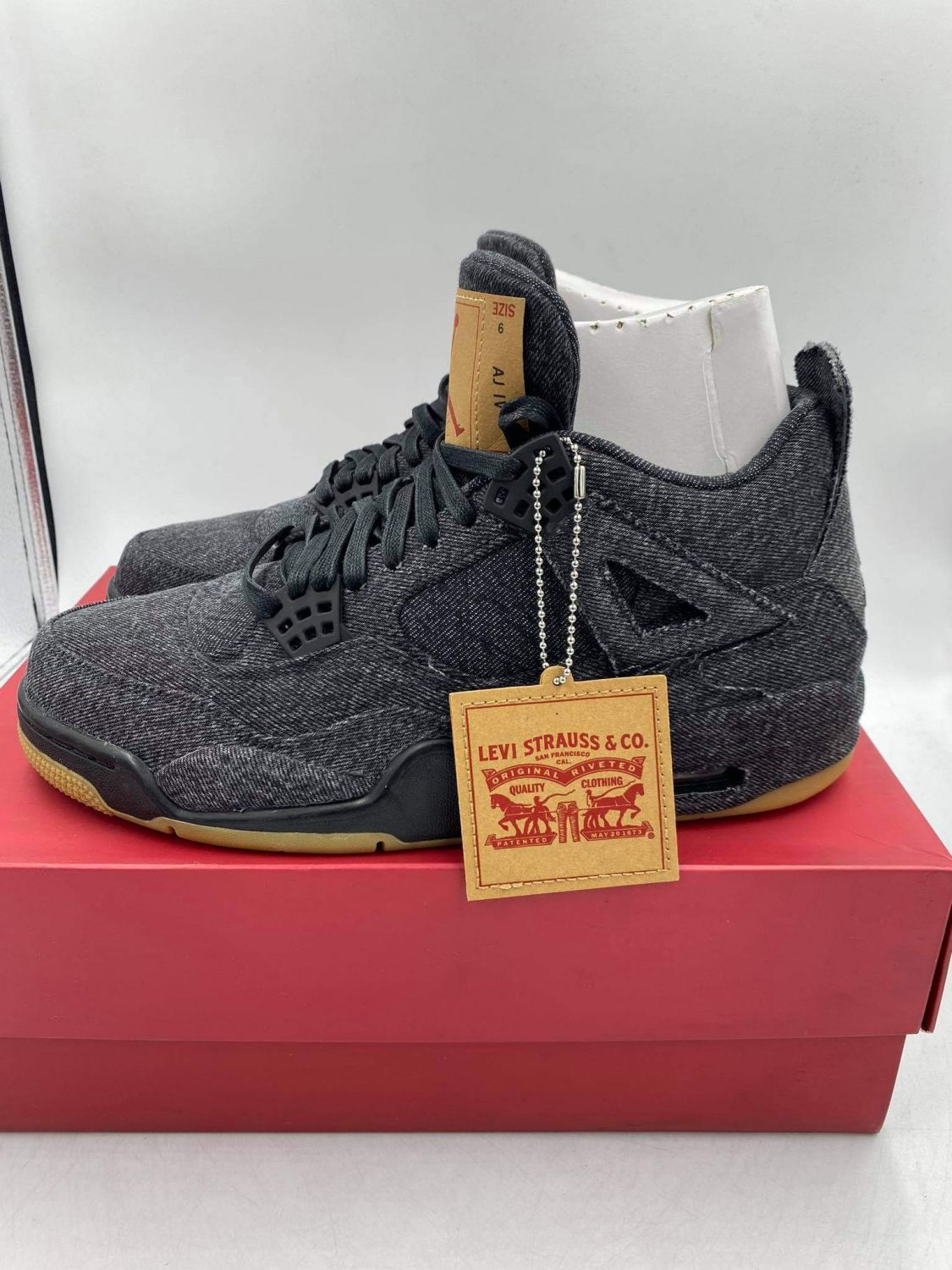 Jordan 4 clearance retro levis black