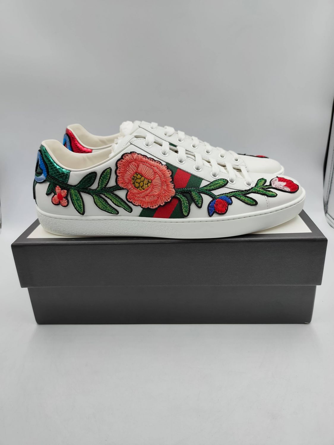 Gucci ace hot sale embroidered floral