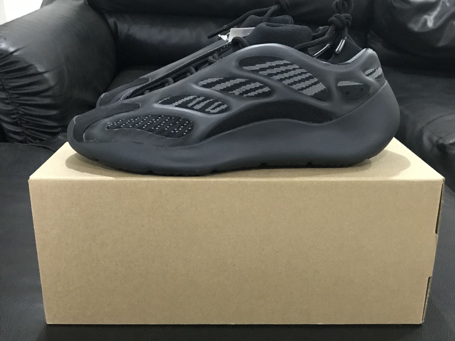 yeezy 700 v3 alvah retail