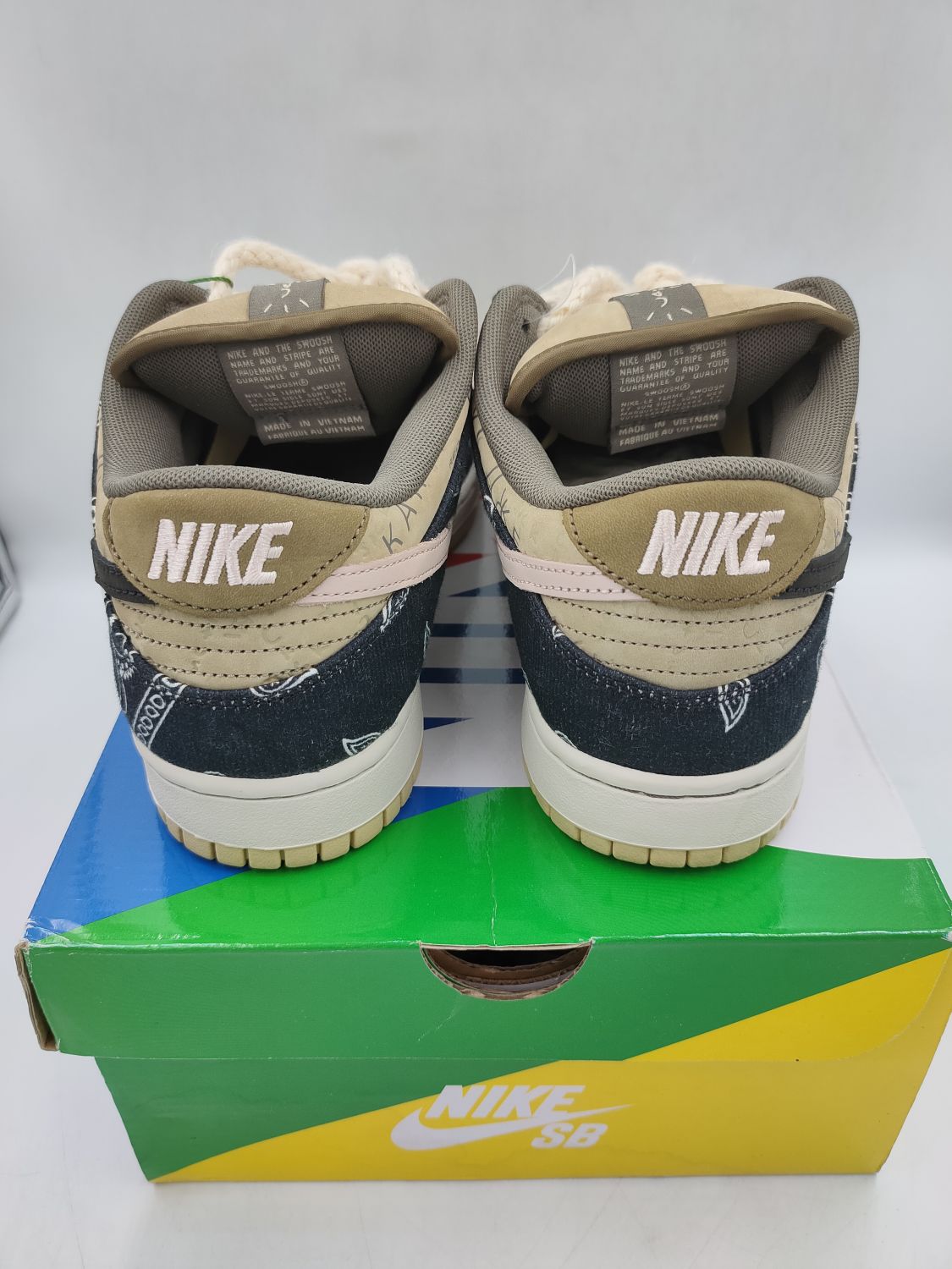 travis scott nike sb box