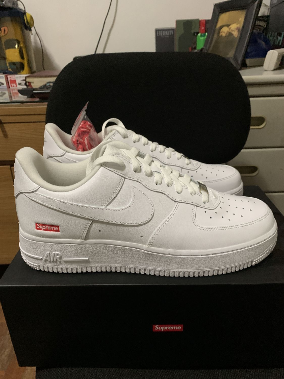 air force 1 low supreme white