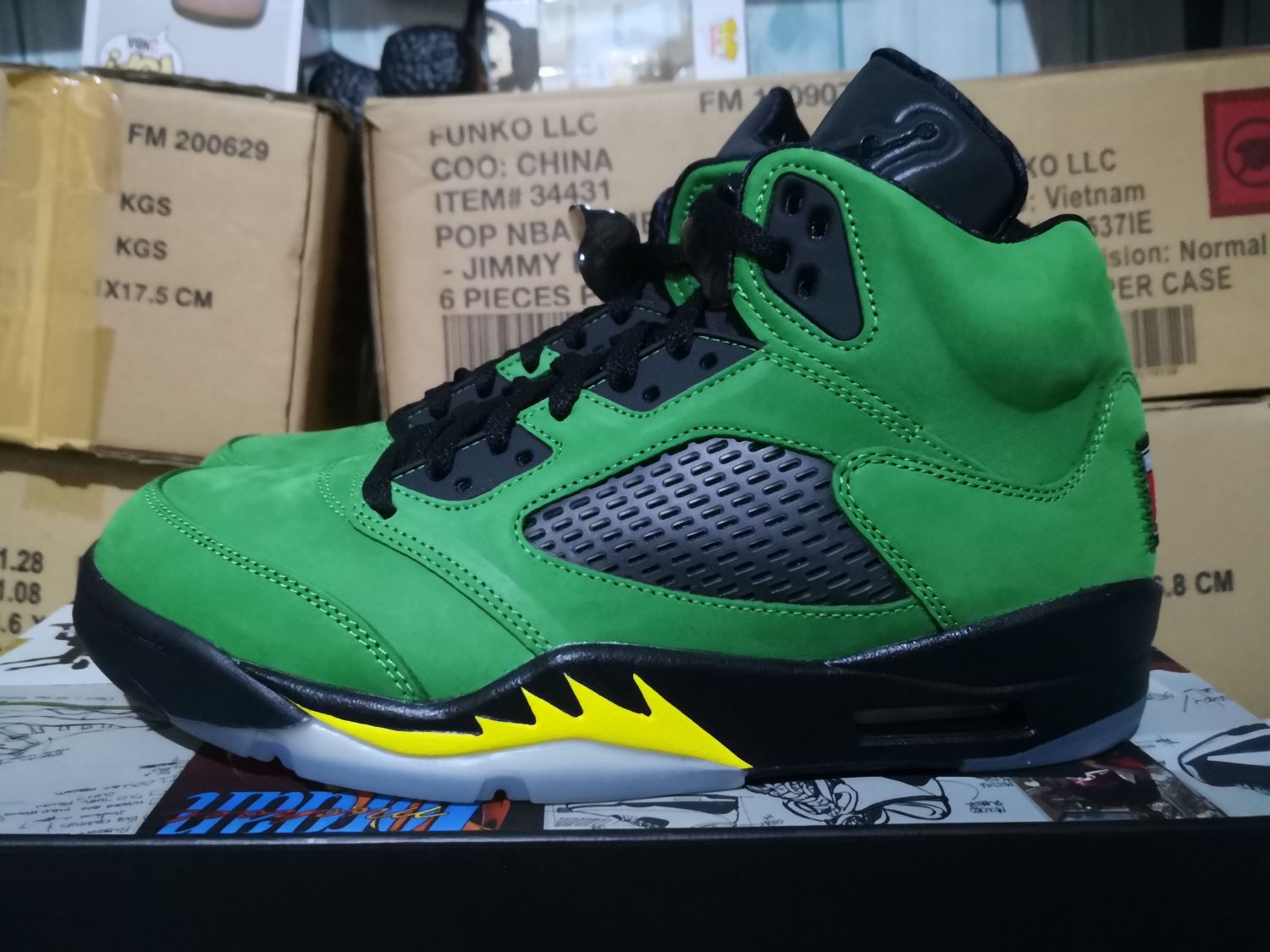 Jordan retro 5 oregon on sale ducks