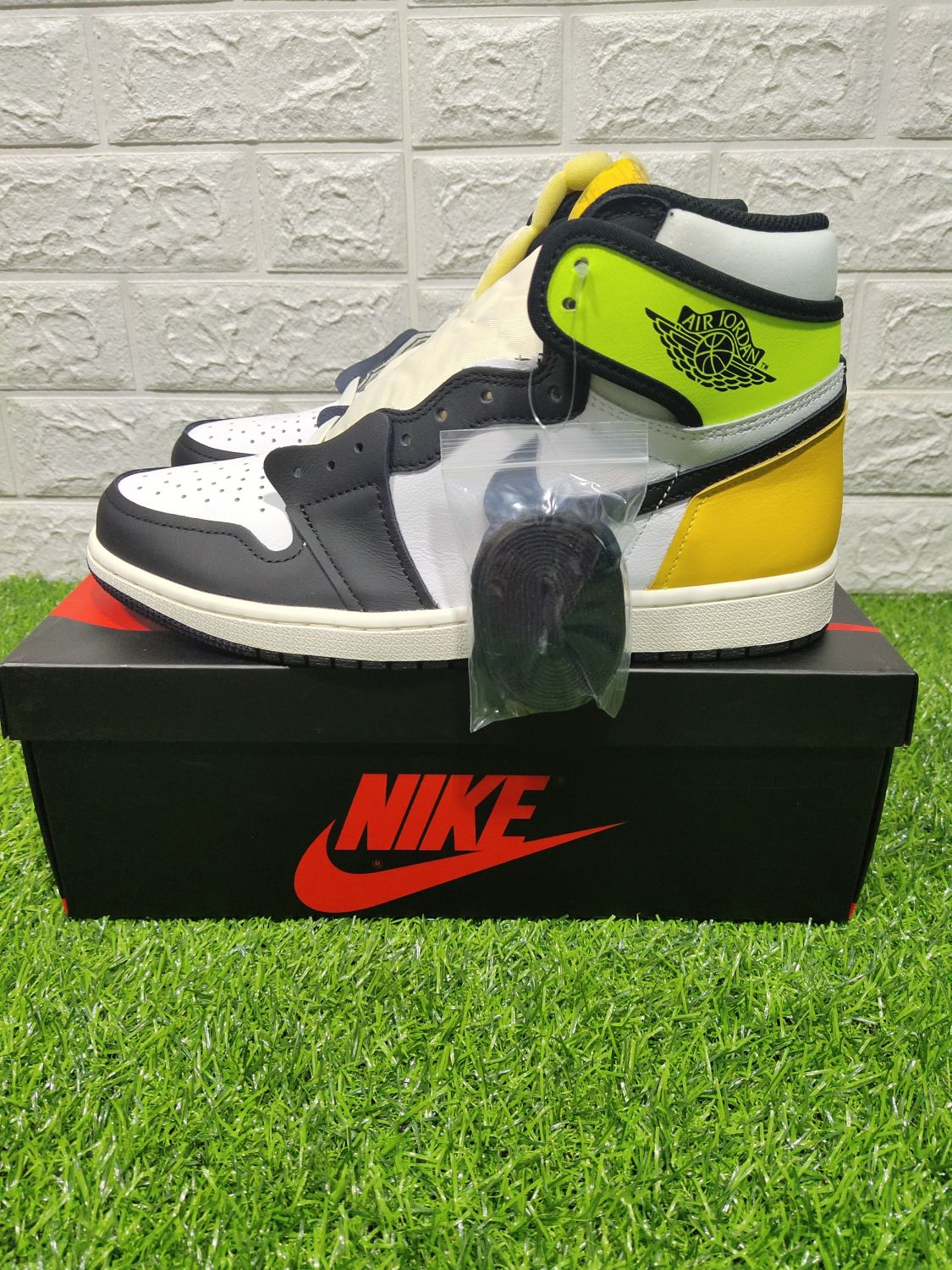 retro 1 high og white black volt